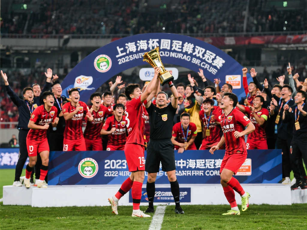 海港压轴战称雄双冠实至名归：展现最强足球风采